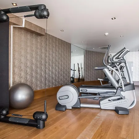 Le Strato Hotell 5*