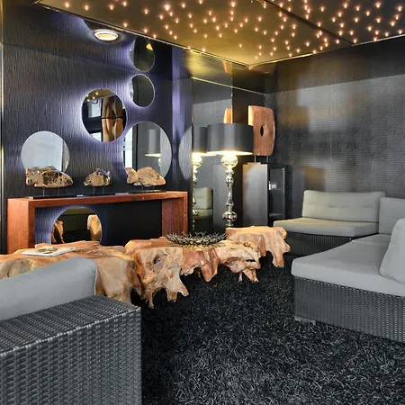 Le Strato Hotel